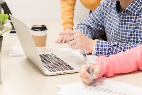 規(guī)避股份公司股權(quán)轉(zhuǎn)讓限制與商品房代購代銷的法律風(fēng)險及合規(guī)路徑